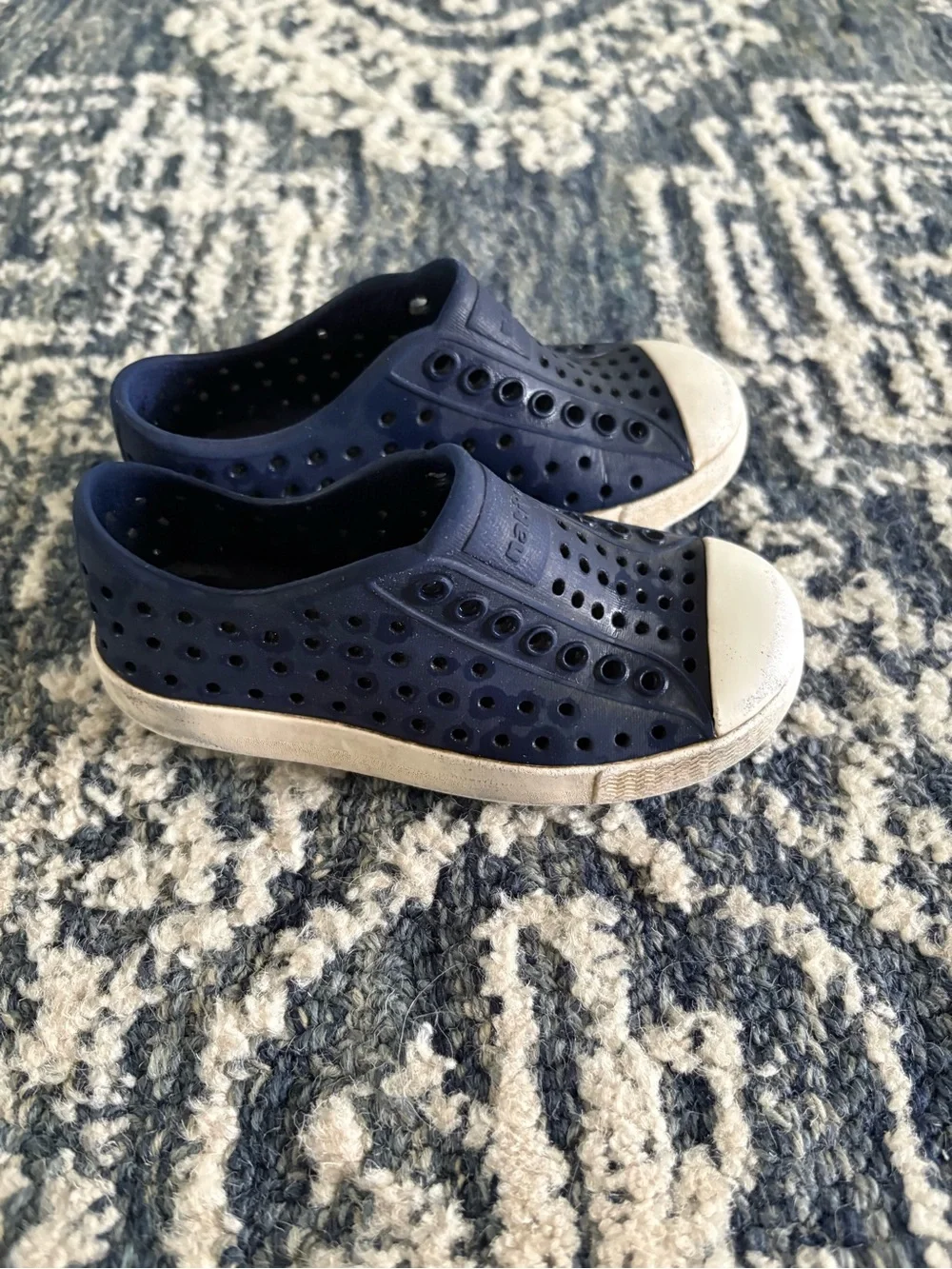Native Kids Water Shoes Jefferson in Navy and White